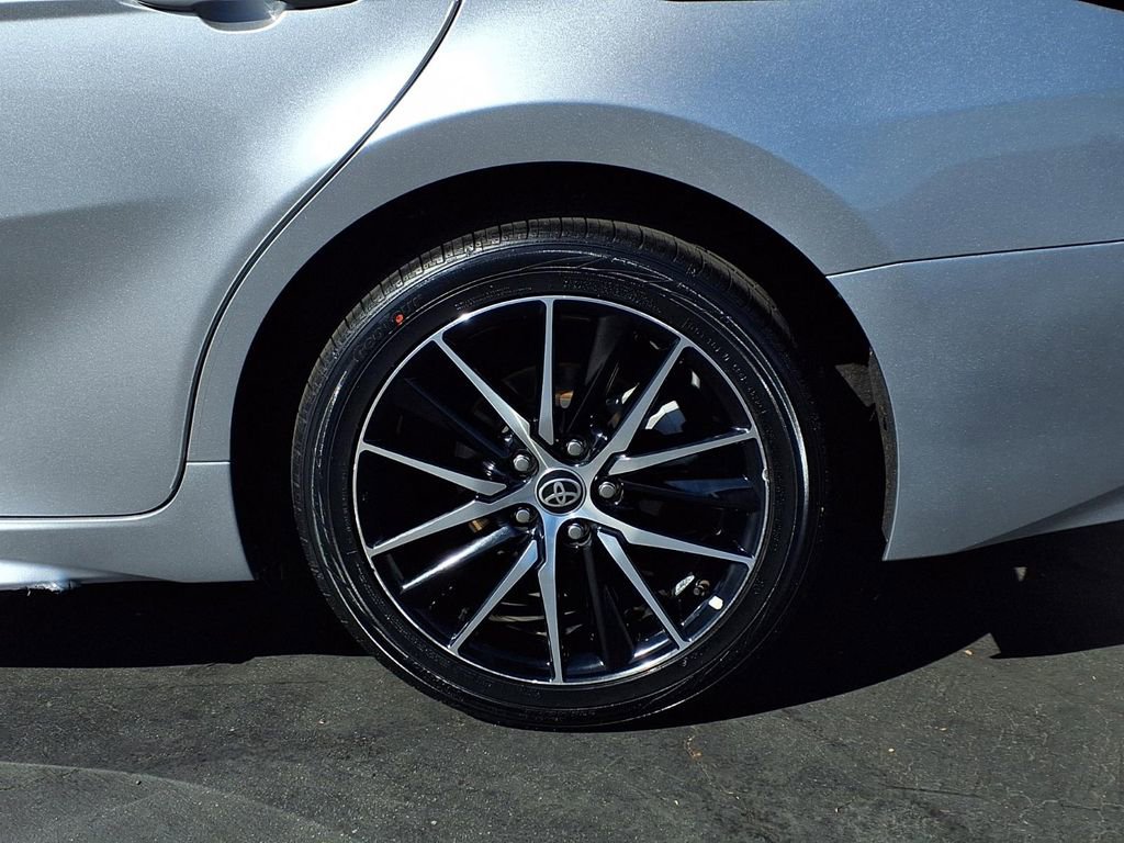 Certified 2022 Toyota Camry SE w/ Convenience Package image 4