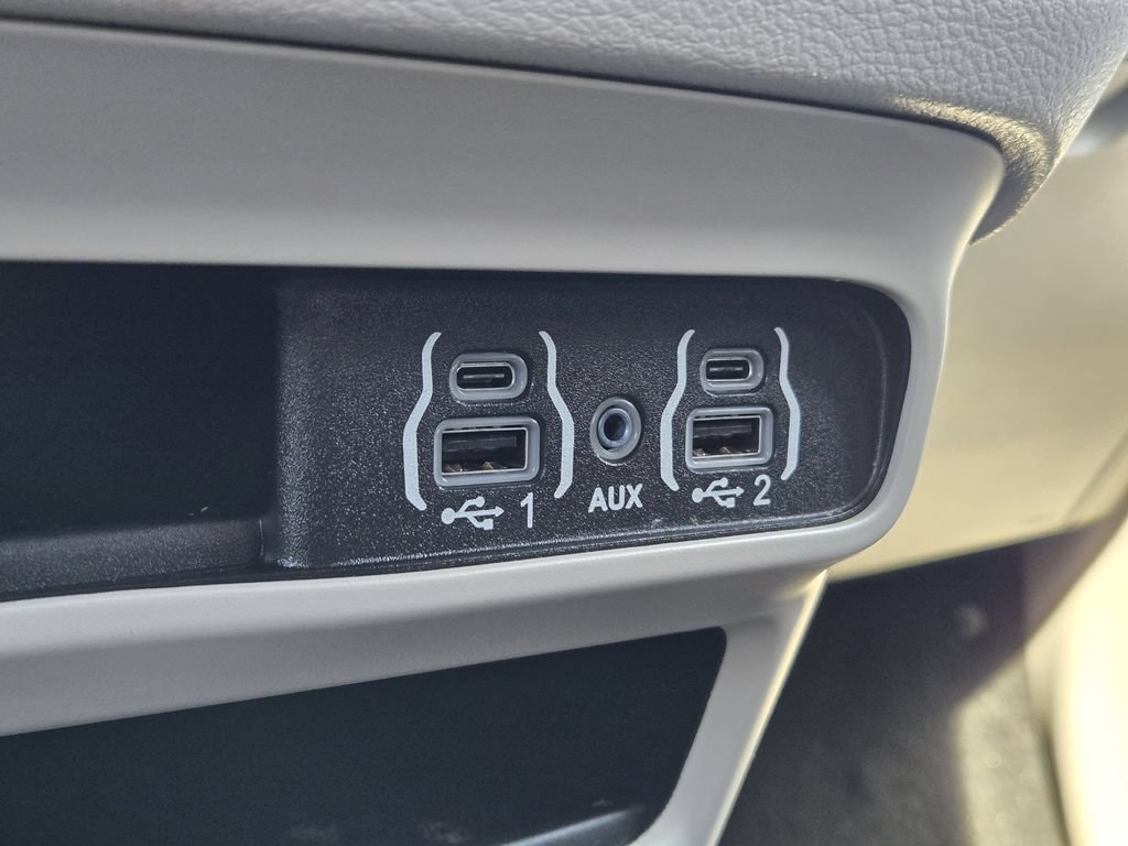Used 2024 Chrysler Pacifica Touring-L FWD image 22