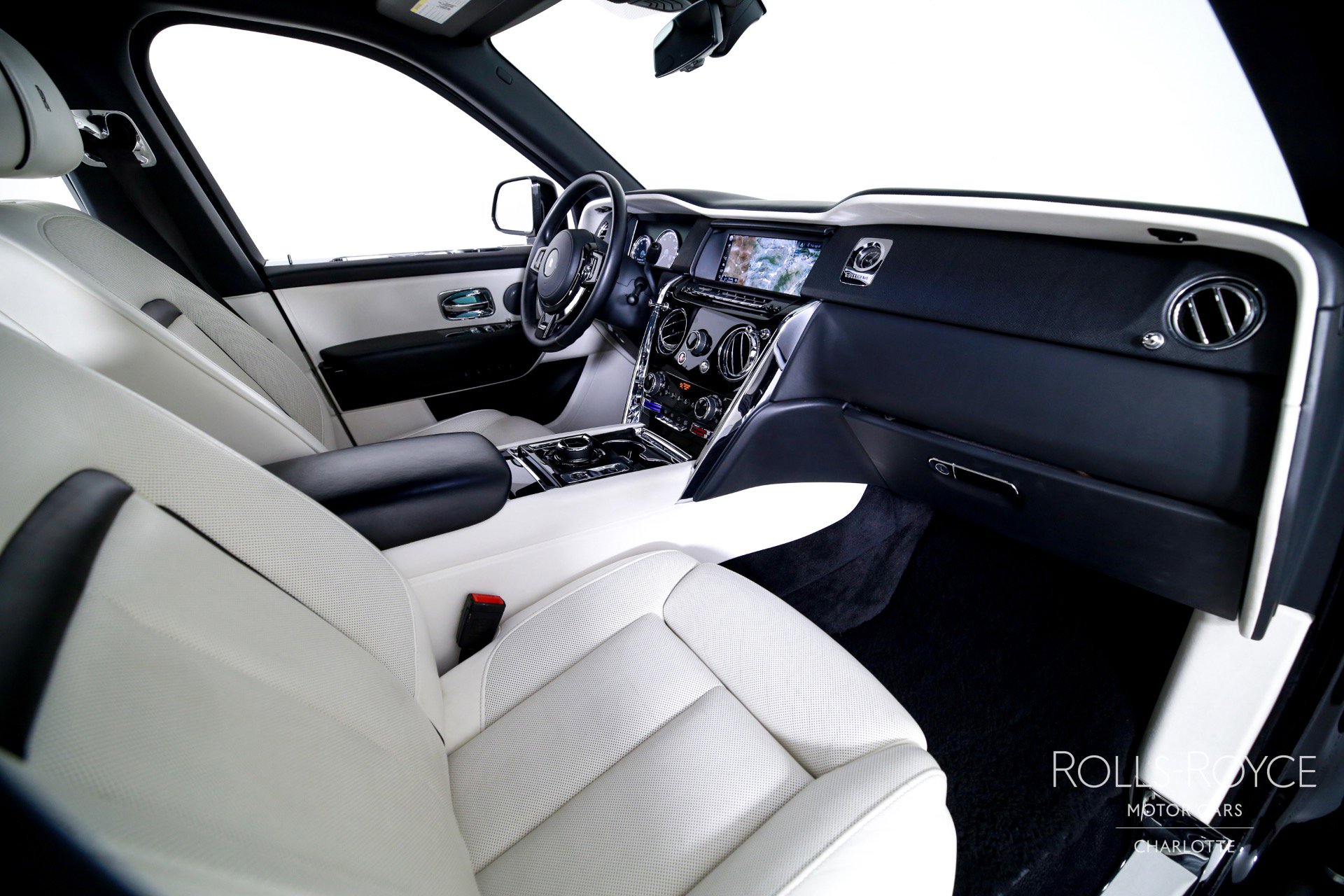 Used 2022 Rolls-Royce Cullinan image 33