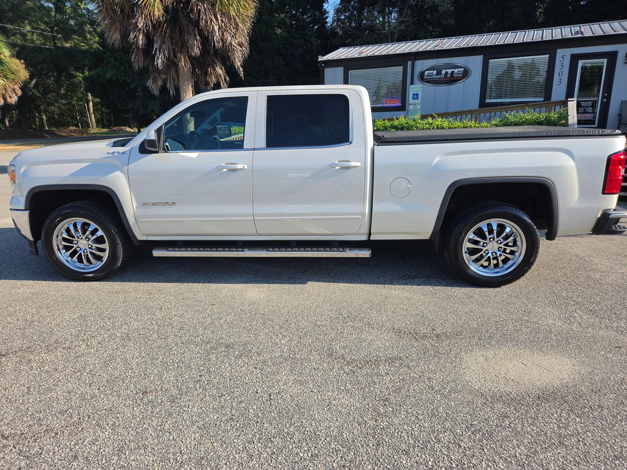 Used 2014 GMC Sierra 1500 SLE w/ SLE Value Package AWD/4WD image 8