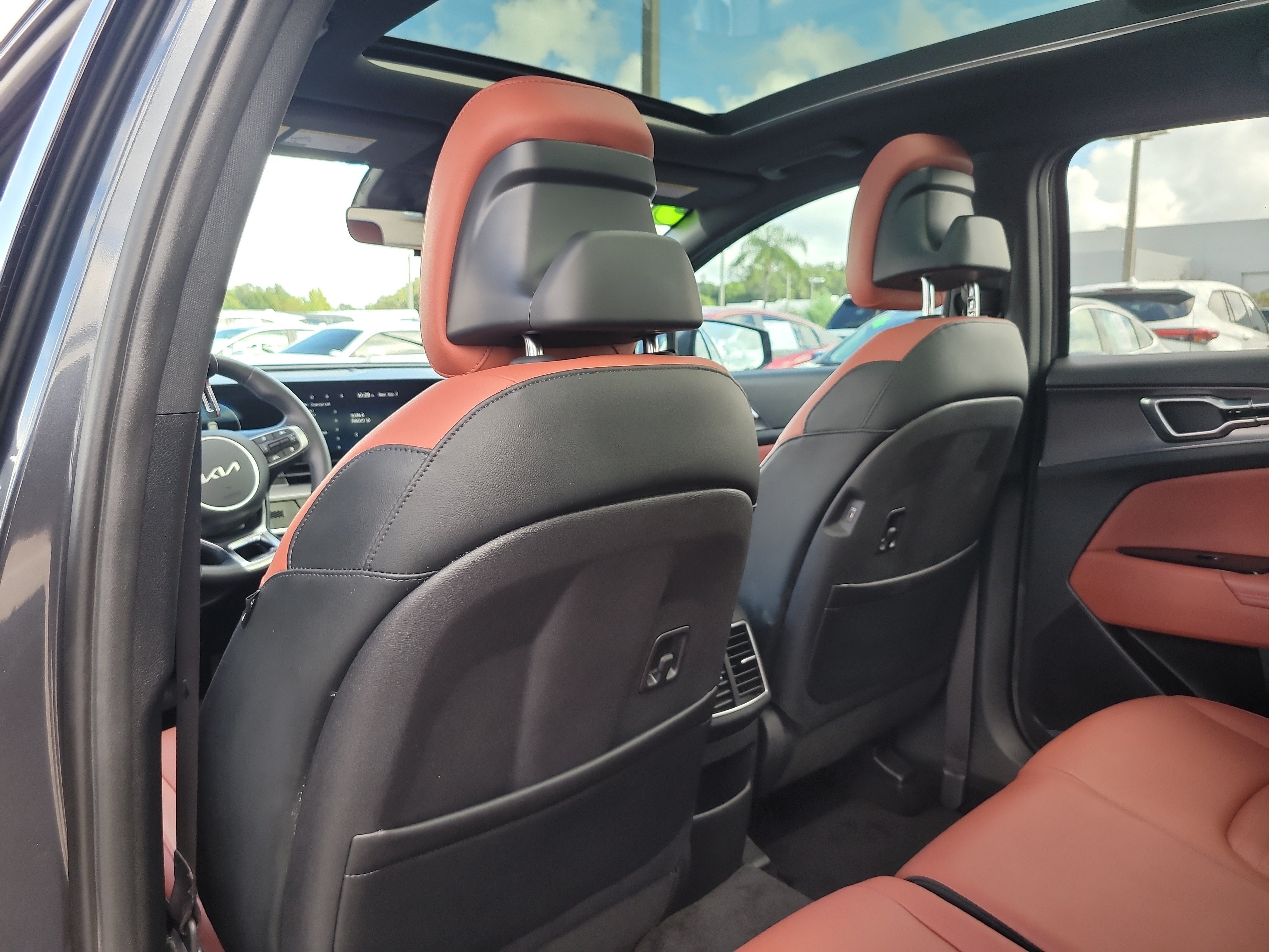 Used 2023 Kia Sportage SX FWD image 12