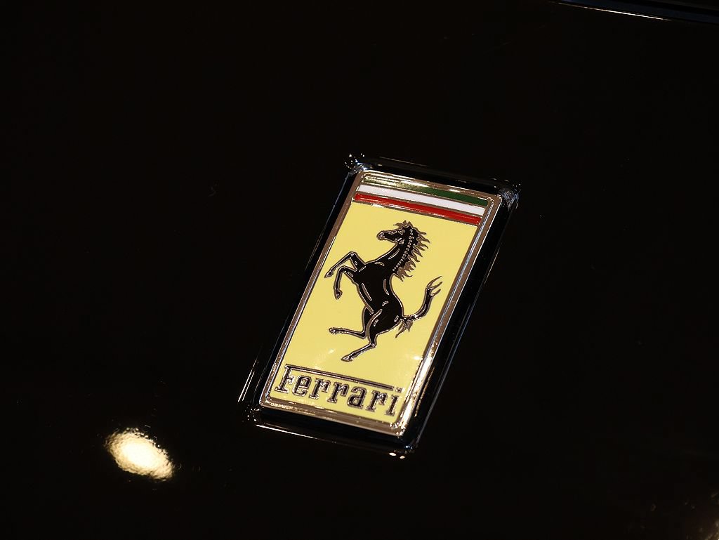 Certified 2025 Ferrari Roma Spider RWD image 9