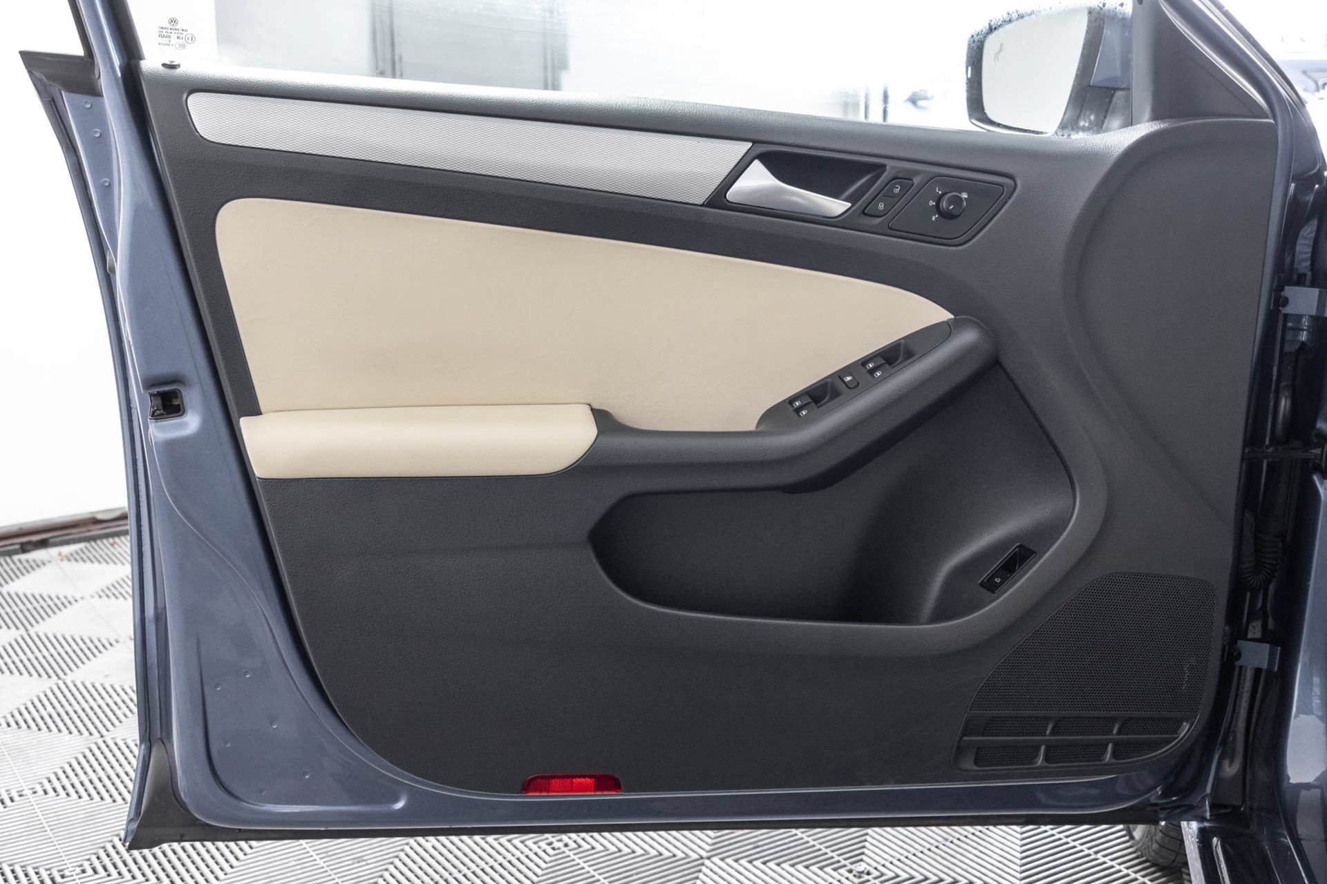 Used 2017 Volkswagen Jetta SE FWD image 34