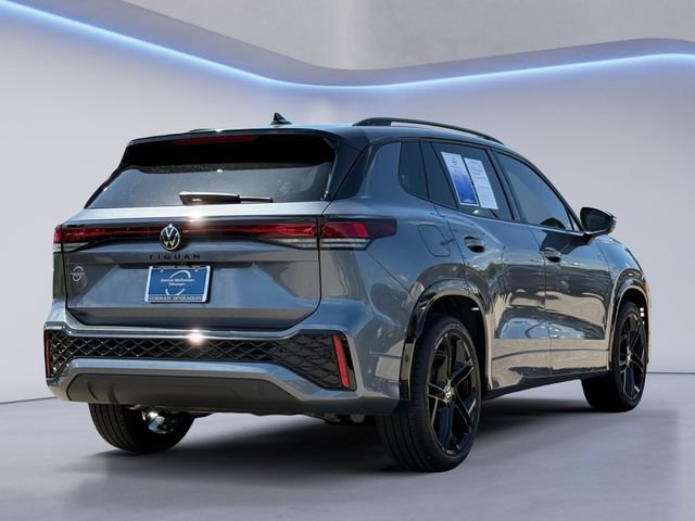 Certified 2026 Volkswagen Tiguan SE R-Line FWD image 5