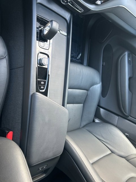 Certified 2025 Volvo XC60 B5 Core image 25