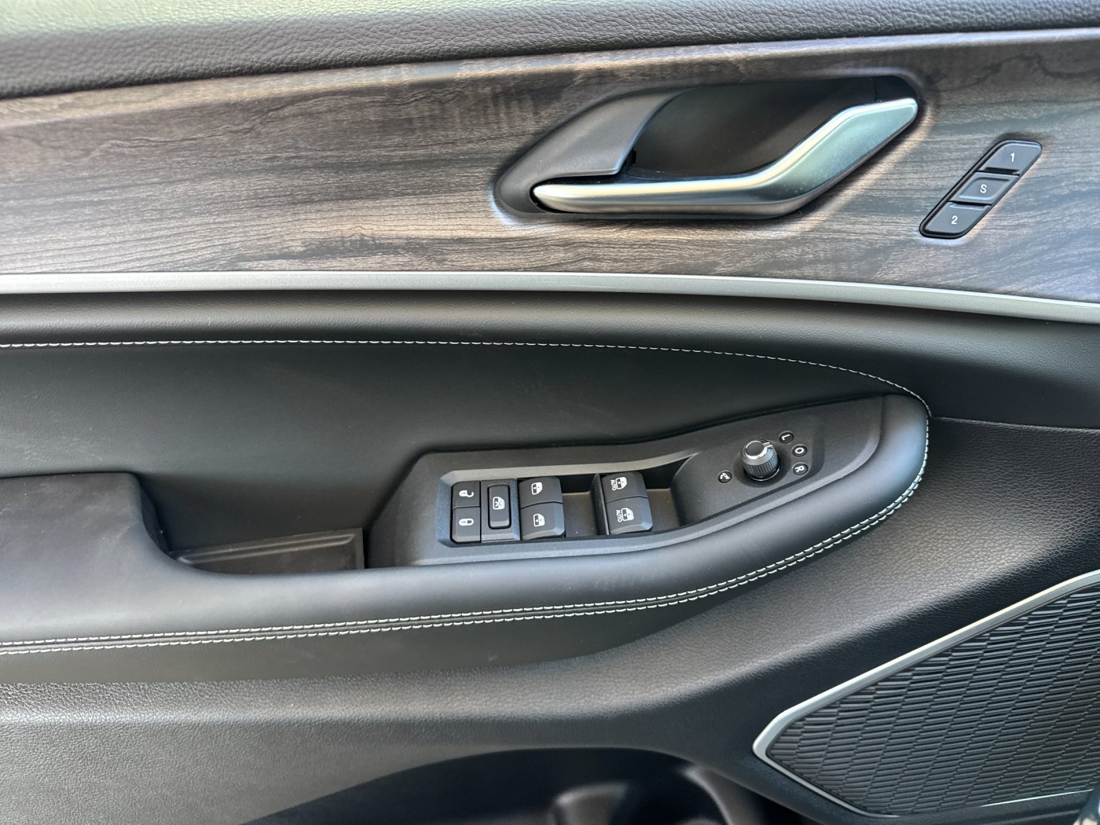 New 2027 Jeep Grand Cherokee L Limited AWD/4WD image 11