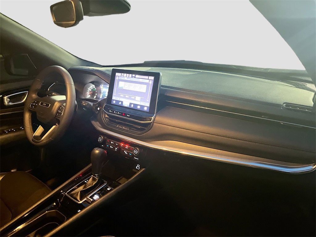 Used 2023 Jeep Compass Limited image 27
