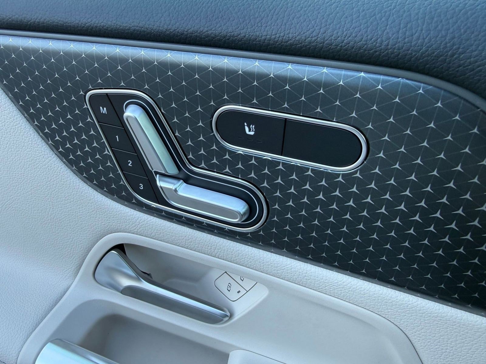 New 2026 Mercedes-Benz GLB 250 4MATIC image 23