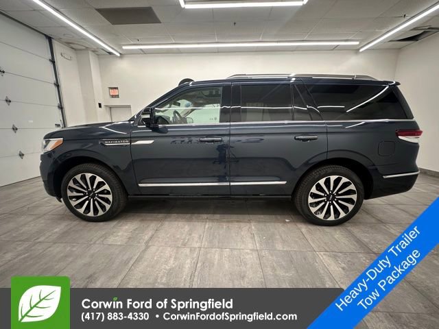 Used 2024 Lincoln Navigator Reserve image 2