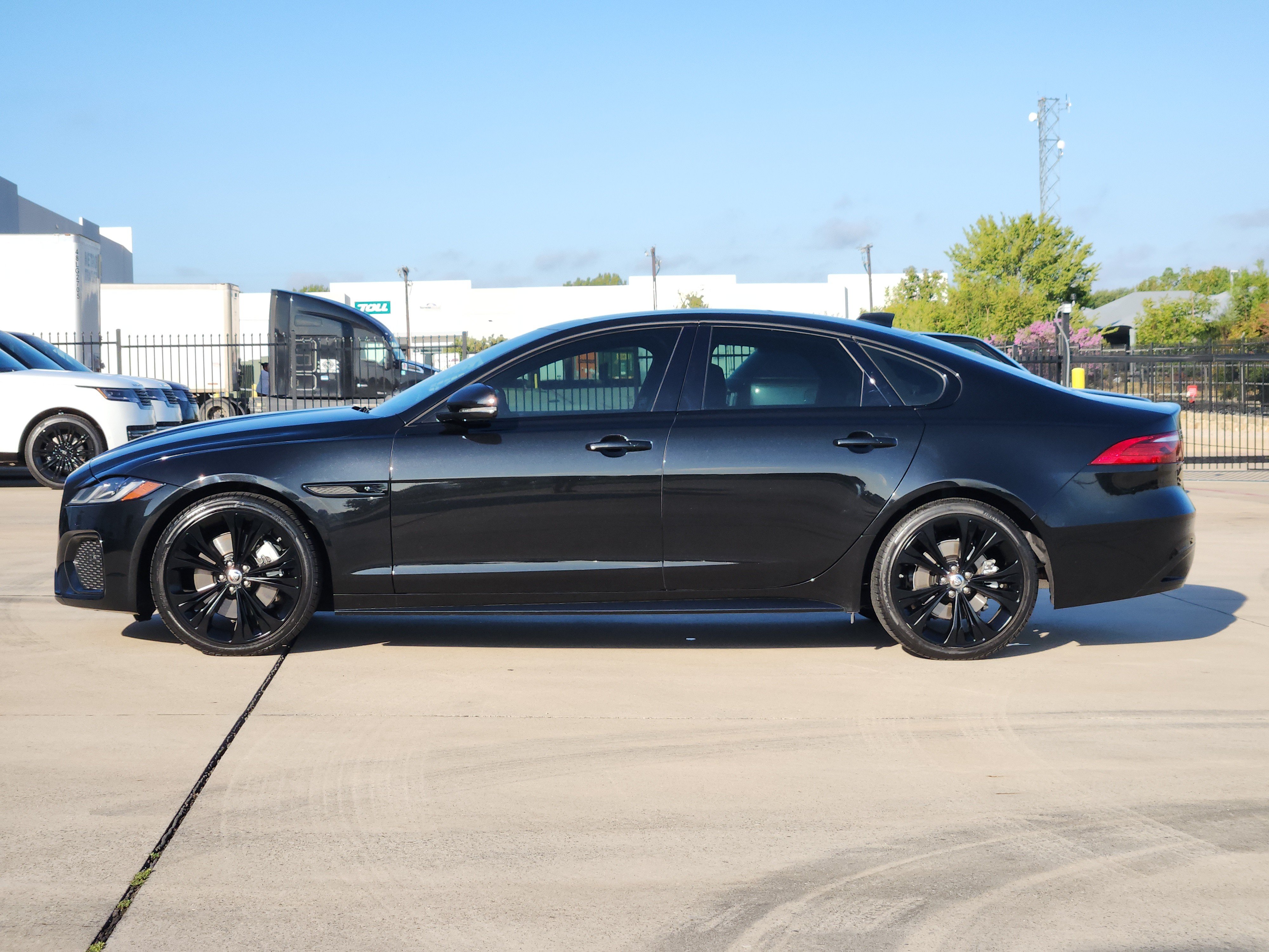 Certified 2024 Jaguar XF R-Dynamic SE AWD/4WD image 3