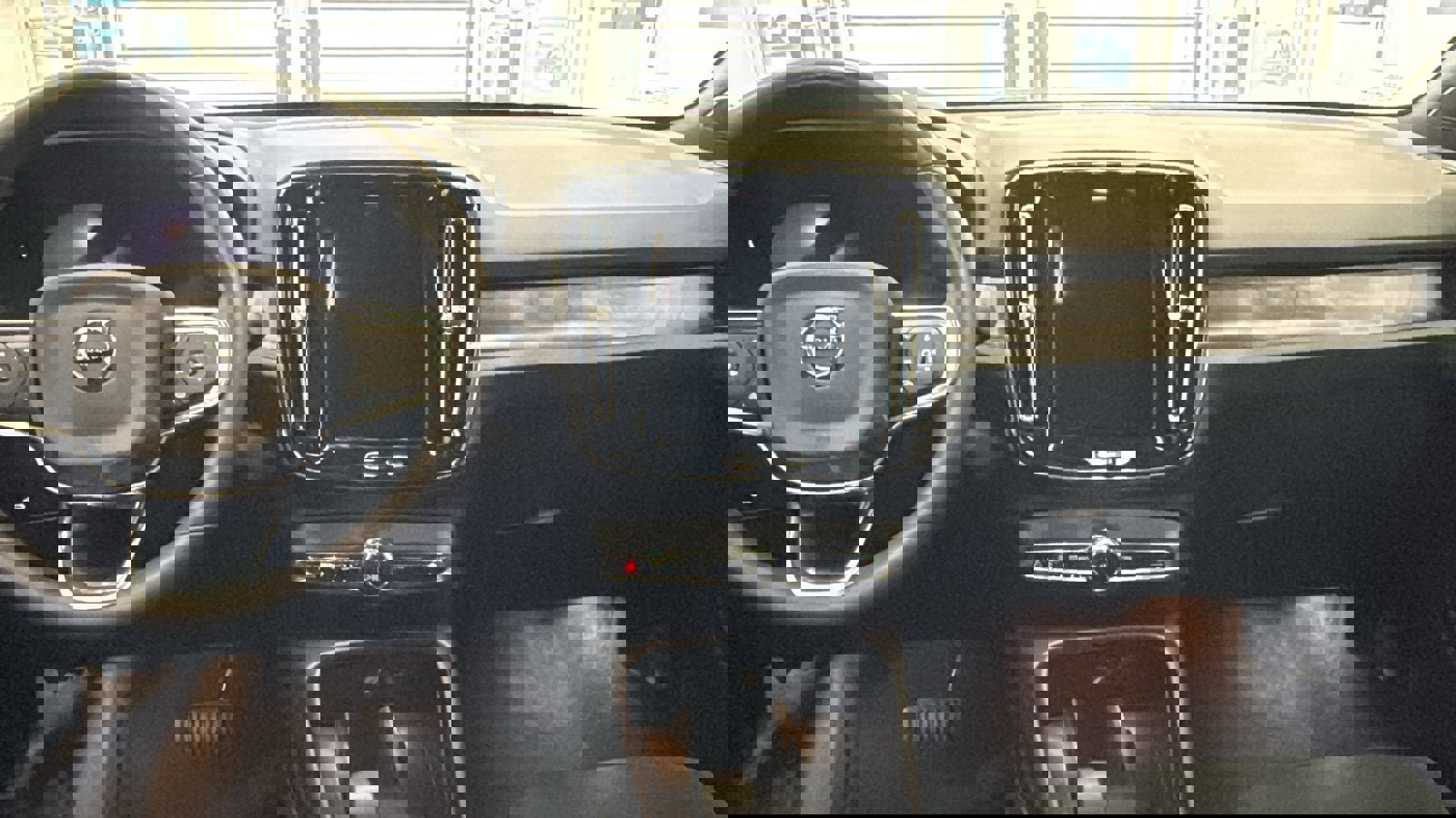 Used 2023 Volvo C40 P8 Recharge Ultimate image 11