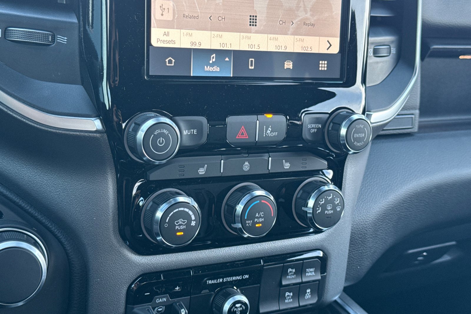 New 2026 RAM 1500 4x4 Crew Cab image 18