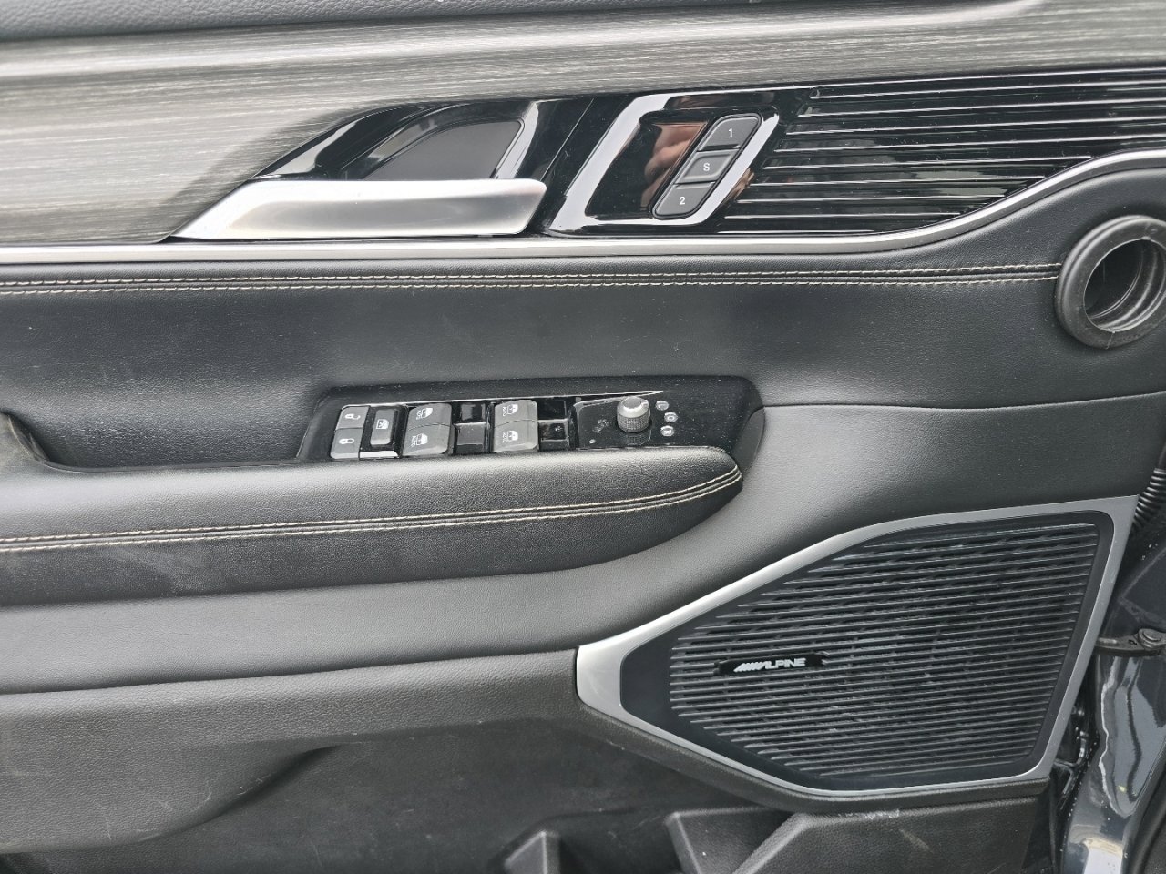 Used 2024 Jeep Wagoneer L Series II w/ Flexible Seating Group image 18