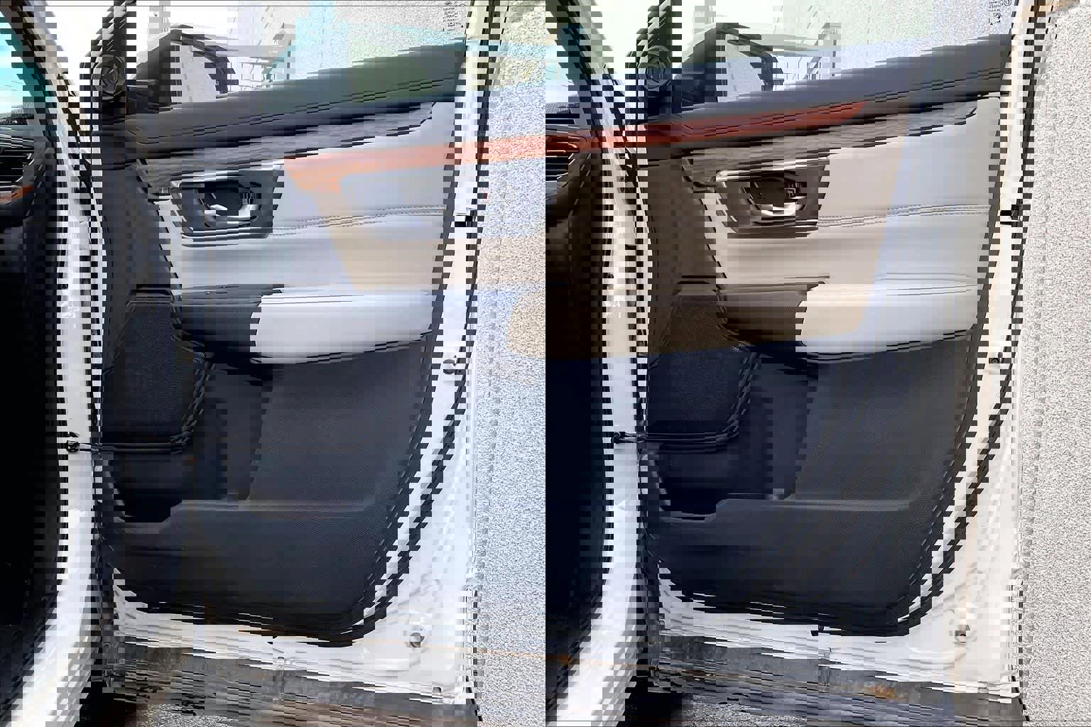 Used 2018 Honda CR-V Touring image 22