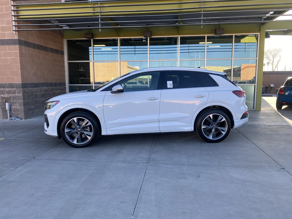 Used 2022 Audi Q4 e-tron Premium Plus image 2