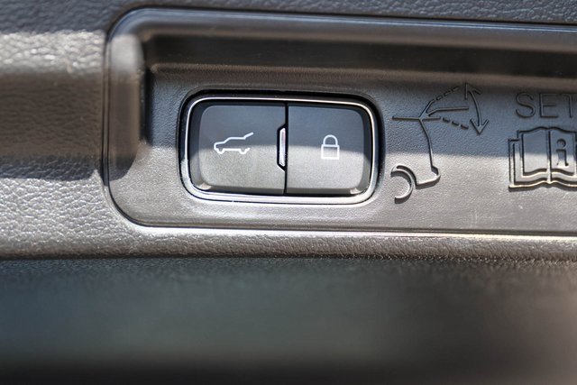 Used 2022 Ford Explorer Platinum w/ Technology Package image 11