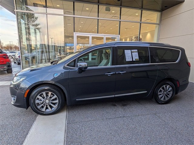 Used 2019 Chrysler Pacifica Limited w/ Advanced Safetytec Group image 2