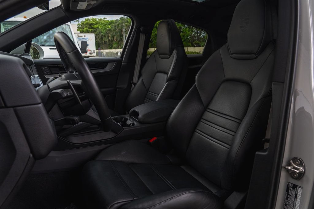 Used 2025 Porsche Cayenne Coupe AWD/4WD image 13
