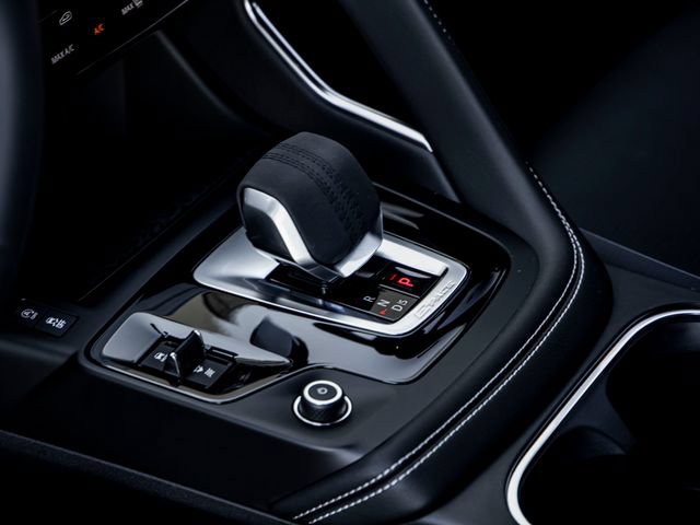 New 2024 Jaguar E-PACE R-Dynamic SE AWD/4WD image 18