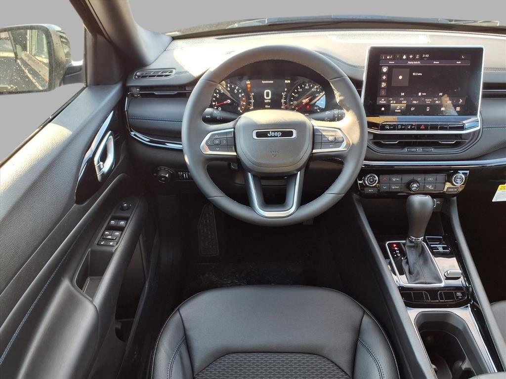 New 2026 Jeep Compass Latitude image 4