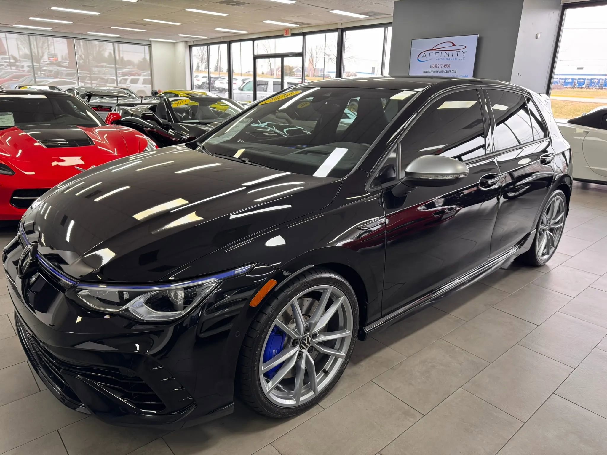 Used 2024 Volkswagen Golf R AWD/4WD image 2