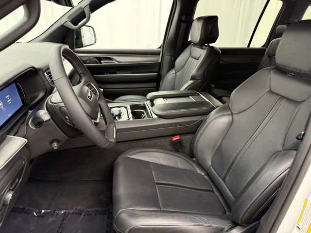 Used 2025 Jeep Wagoneer L Series II w/ 8-pass Seating Package AWD/4WD image 5