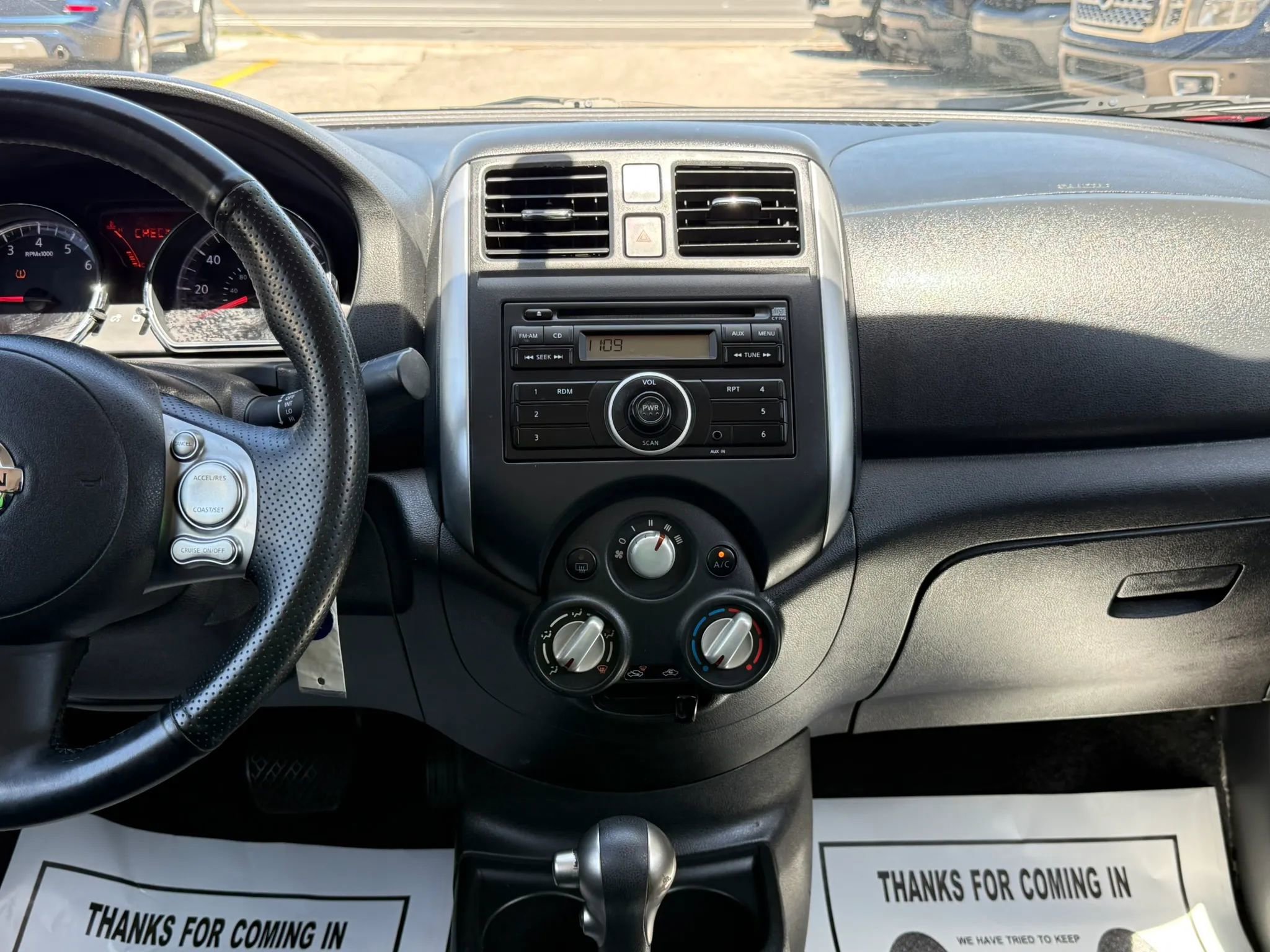 Used 2014 Nissan Versa SV FWD image 10