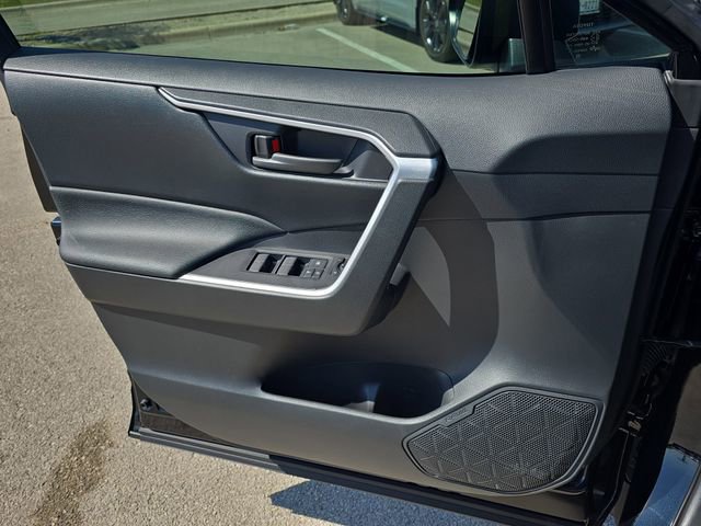 Used 2025 Toyota RAV4 LE image 27