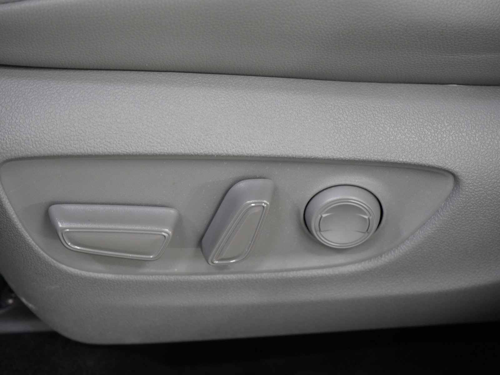 Used 2021 Toyota Highlander XLE FWD image 25