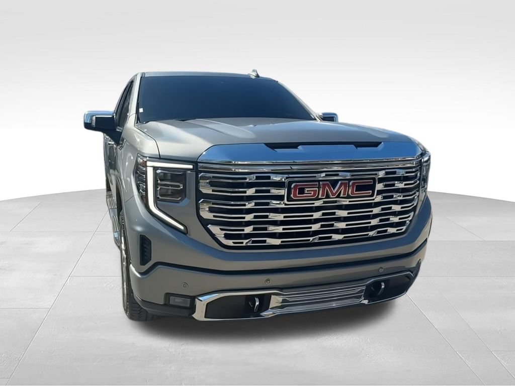 Used 2025 GMC Sierra 1500 Denali w/ Technology Package AWD/4WD image 3