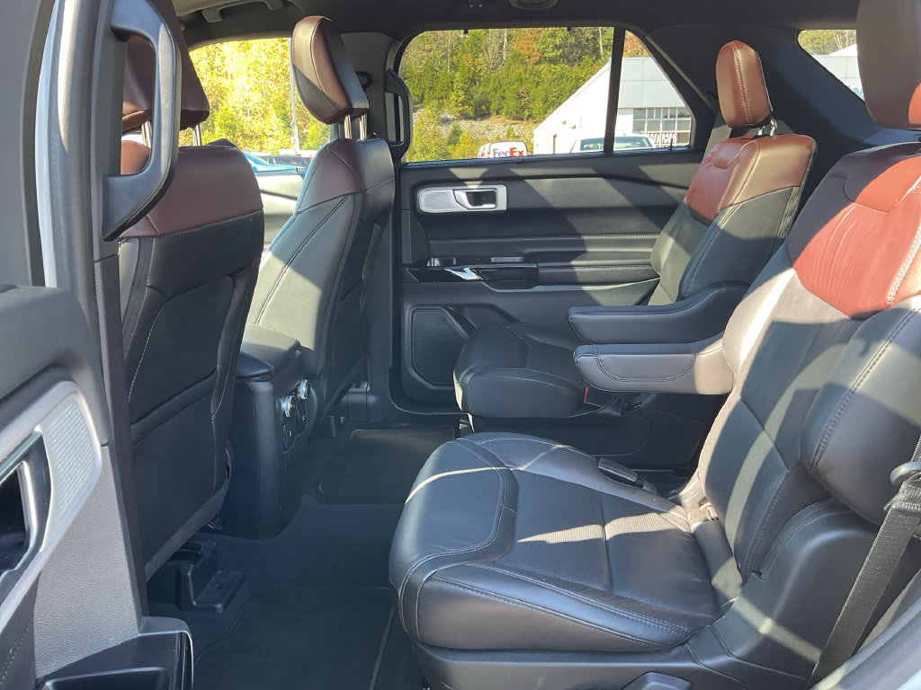 Used 2022 Ford Explorer Platinum w/ Equipment Group 601A AWD/4WD image 28