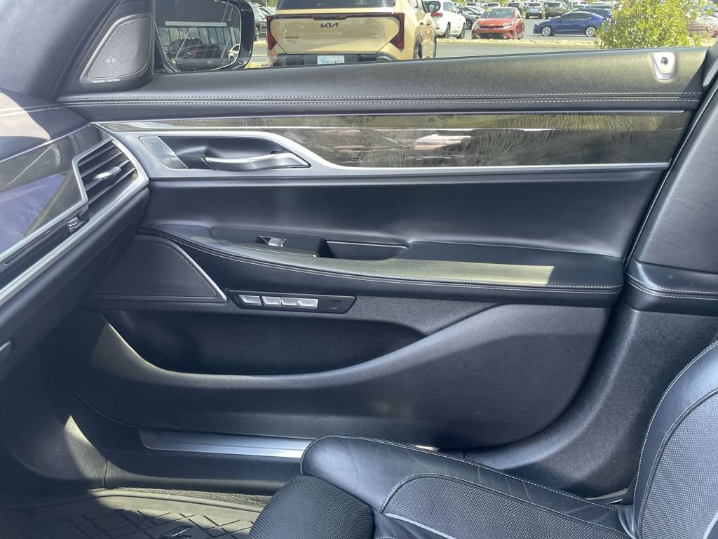 Used 2016 BMW 750i RWD image 21