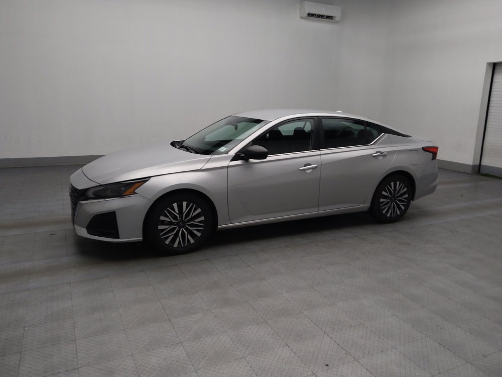 Used 2024 Nissan Altima 2.5 SV image 2