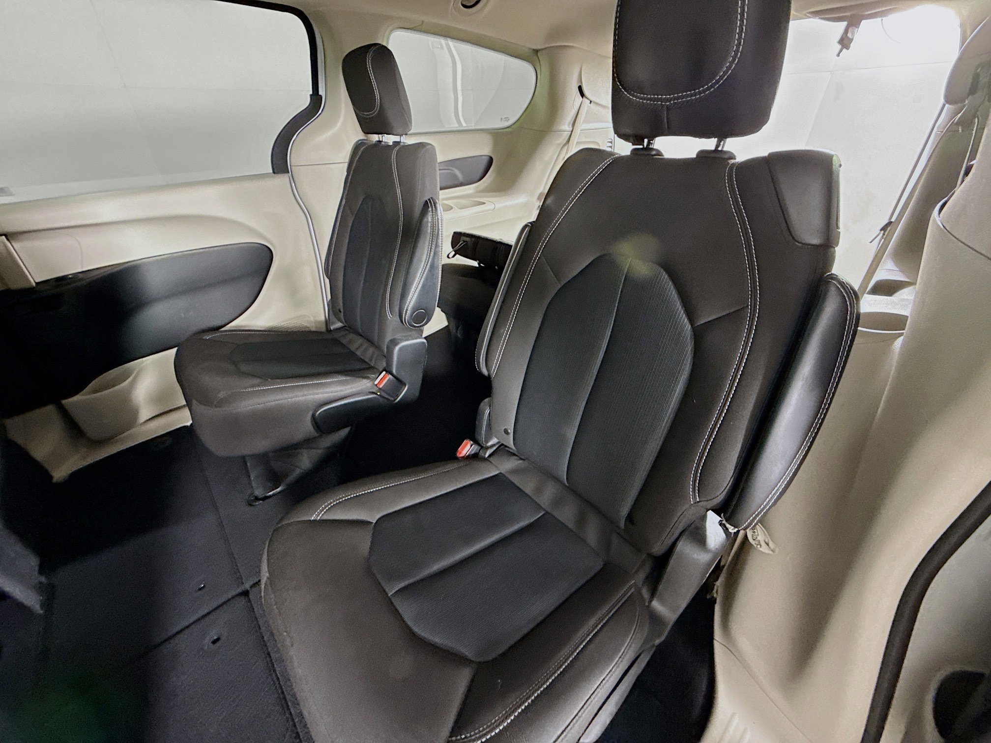 Used 2023 Chrysler Voyager LX FWD image 28