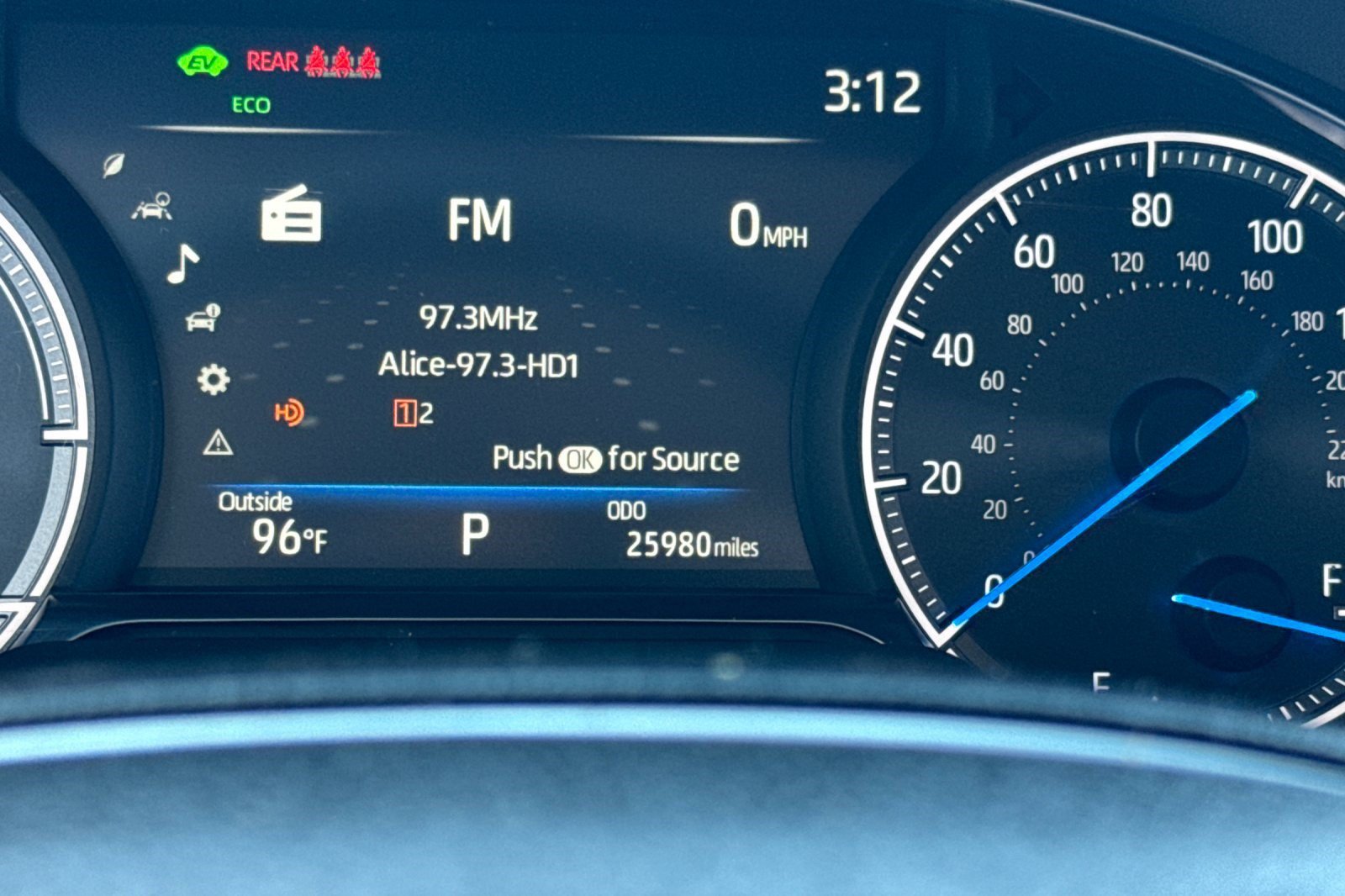 Used 2024 Toyota Venza LE AWD/4WD image 23