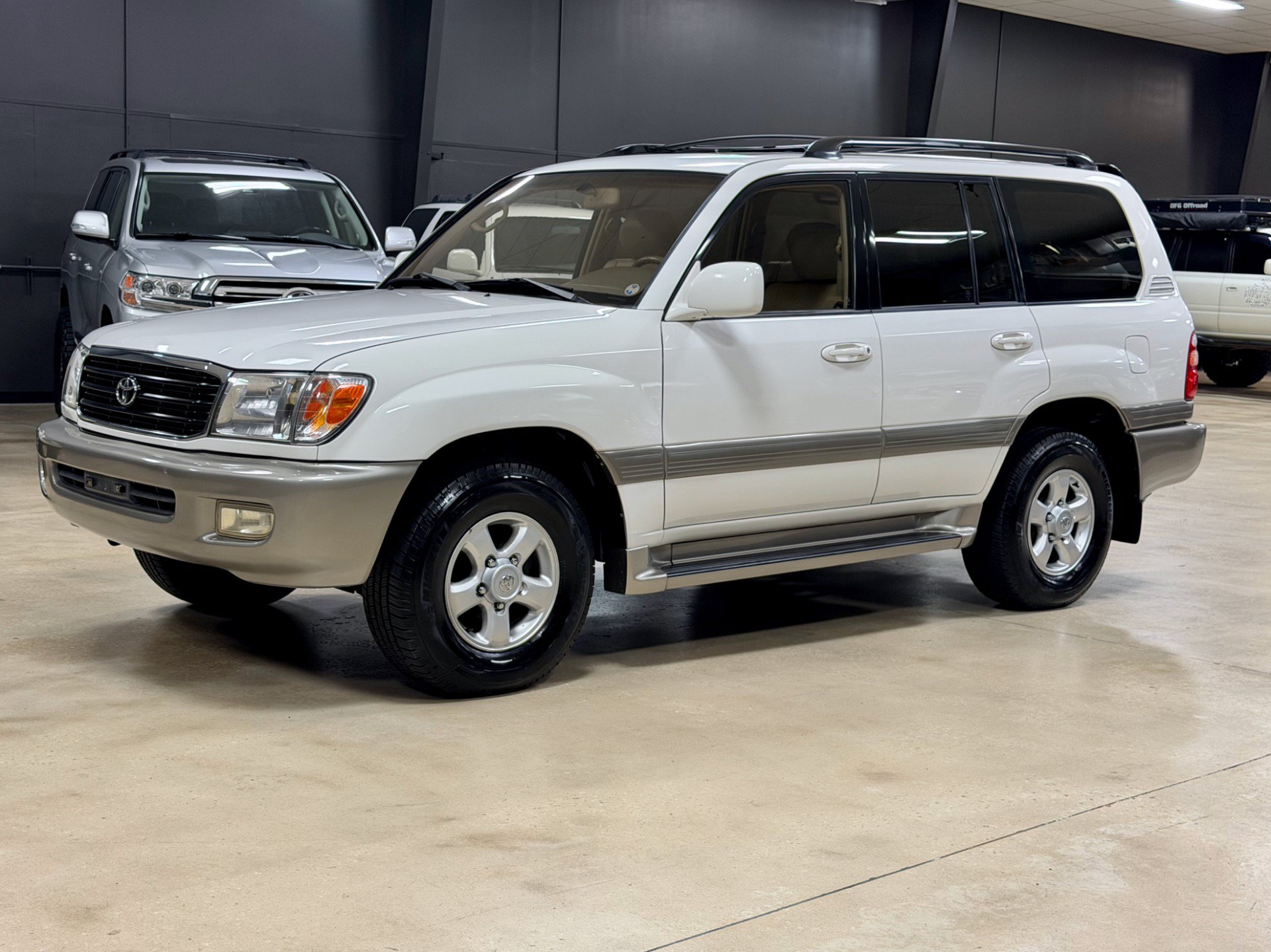 Used 2002 Toyota Land Cruiser w/ Convenience Pkg