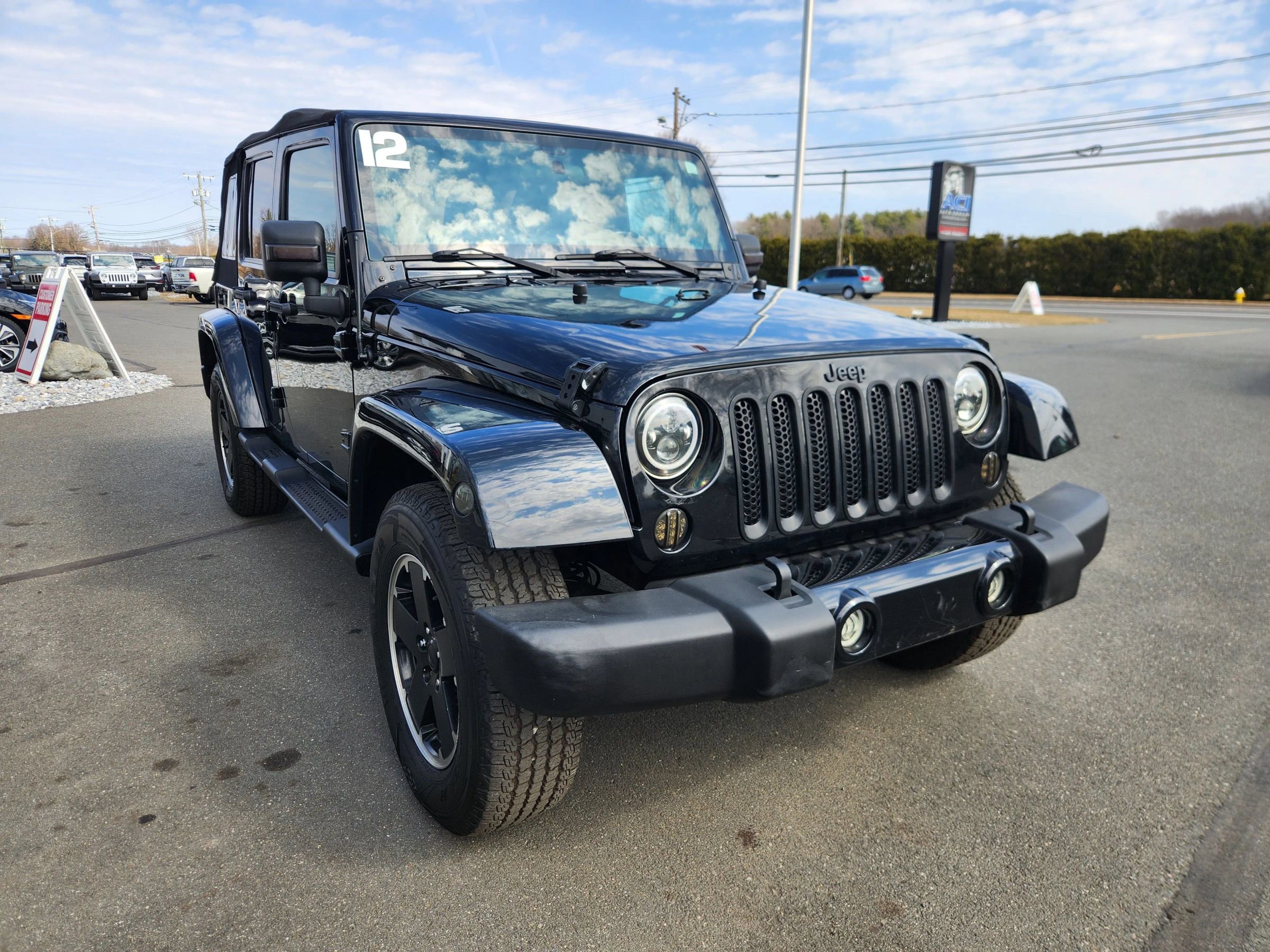 Used 2012 Jeep Wrangler Unlimited Sahara image 16