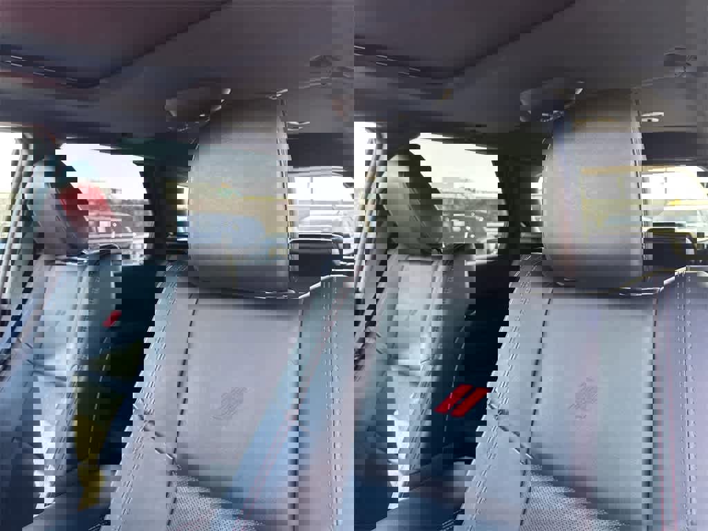 Used 2025 Dodge Durango GT image 27