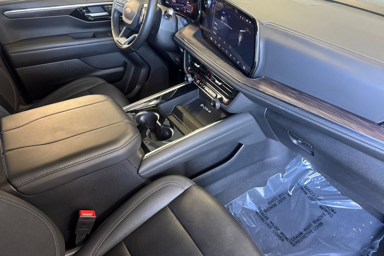 Used 2025 Chevrolet Suburban LT RWD image 19