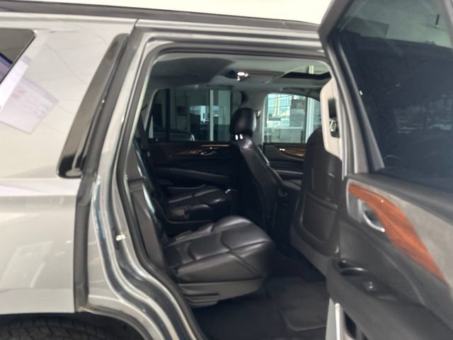 Used 2018 Cadillac Escalade Premium Luxury AWD/4WD image 36