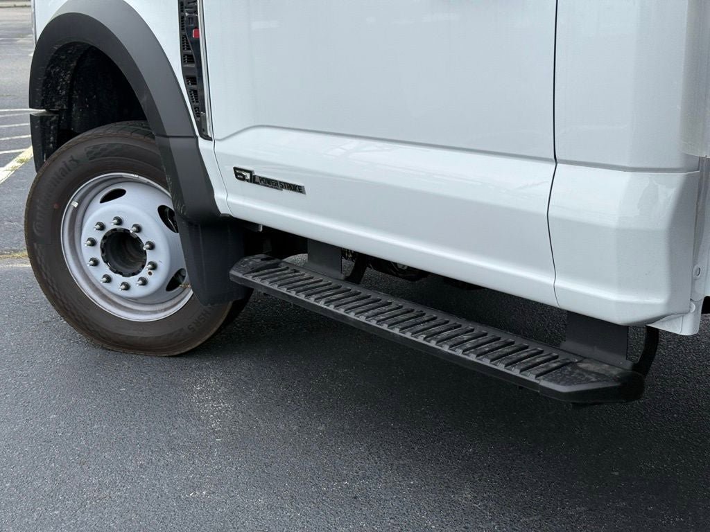 New 2025 Ford F550 2WD Regular Cab Super Duty image 9