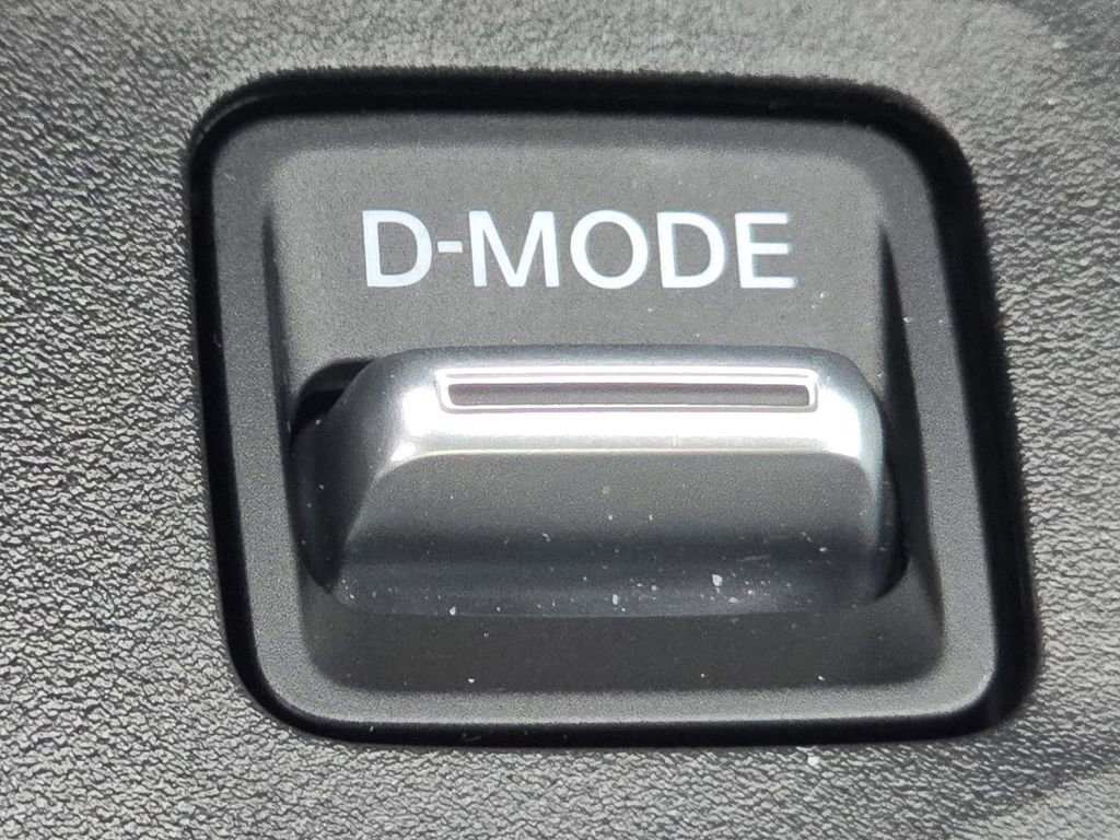 Used 2025 Nissan Kicks SV w/ SV Premium Package AWD/4WD image 30