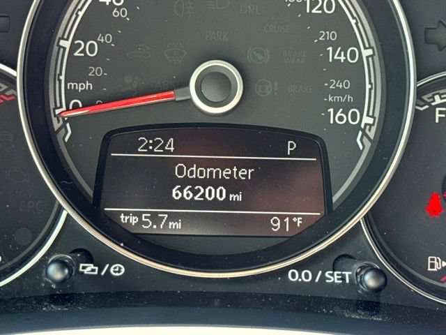Used 2017 Volkswagen Beetle 1.8T SE FWD image 25