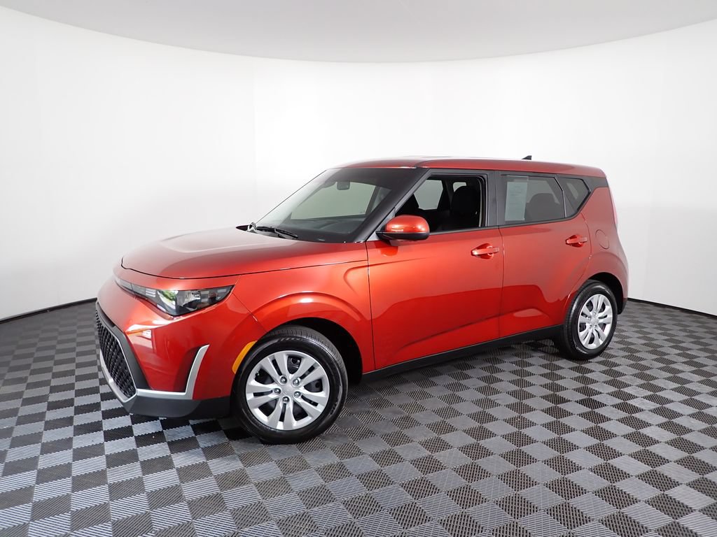Used 2025 Kia Soul LX FWD image 8
