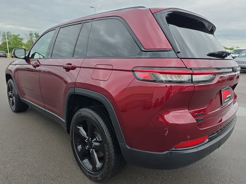 Used 2023 Jeep Grand Cherokee Altitude AWD/4WD image 7