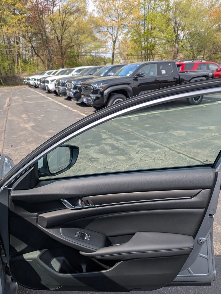 Used 2019 Honda Accord LX image 18