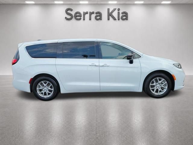 Used 2026 Chrysler Pacifica Select FWD image 33