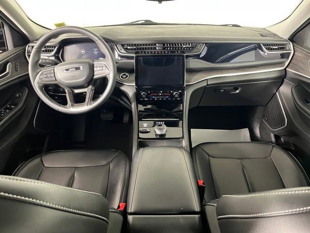 Used 2024 Jeep Grand Cherokee Limited w/ Black Appearance Package image 41