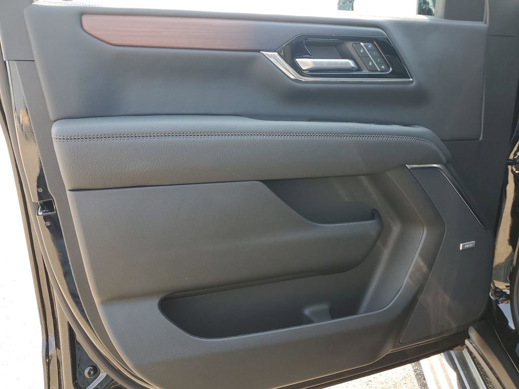 New 2025 GMC Yukon XL Denali w/ Denali Reserve Package image 24