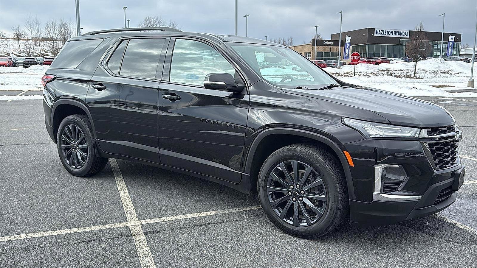 Used 2023 Chevrolet Traverse RS w/ LPO, Cargo Package AWD/4WD image 2